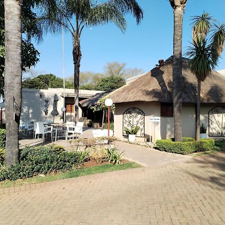 Hole In One Hotell Roodepoort Eksteriør bilde