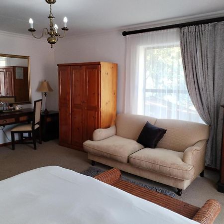 Hole In One Hotell Roodepoort Eksteriør bilde